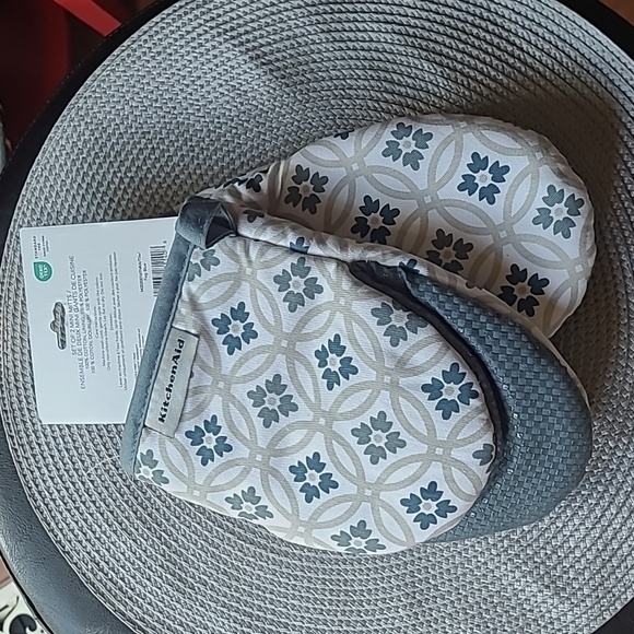 KitchenAid Mini Mitts - Picture 5 of 9